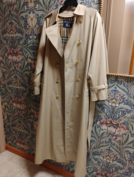 Burberry Jackets & Blazers - Vintage Burberry Classic Beige Double-Breasted Trench Coat, With Removable Liner